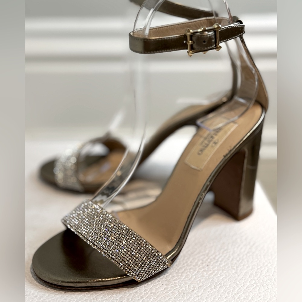 Can You Find A Better HOLIDAY VALENTINO HEEL??!!
